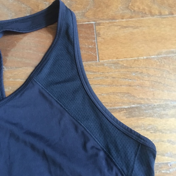 ASICS running top - Picture 2 of 5